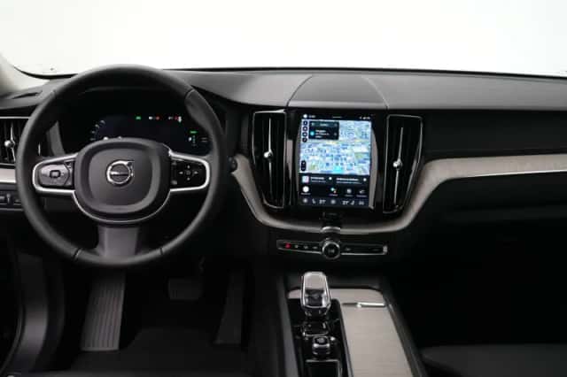 Volvo XC60 (2021) thumbnail 7