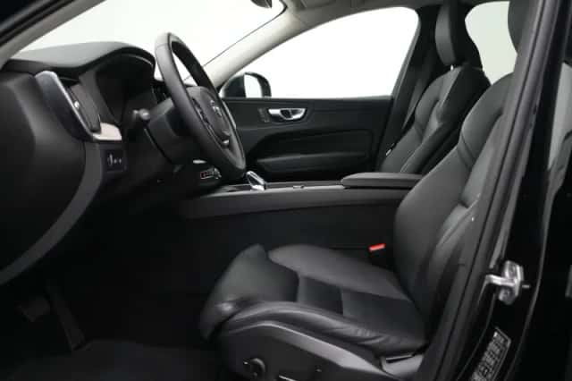 Volvo XC60 (2021) thumbnail 9