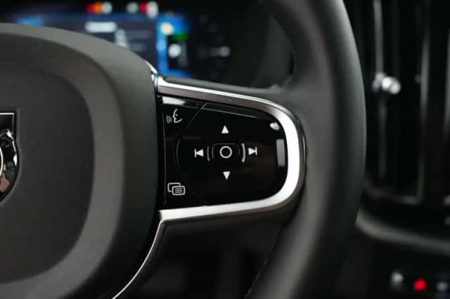 Volvo XC60 (2024) thumbnail 35