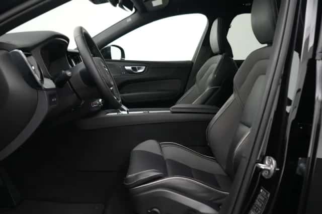 Volvo XC60 (2024) thumbnail 9