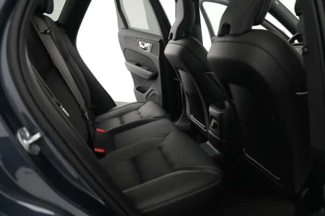 Volvo XC60 (2022) thumbnail 11