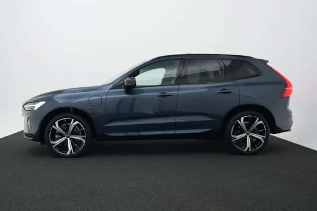 Volvo XC60 (2022) thumbnail 3