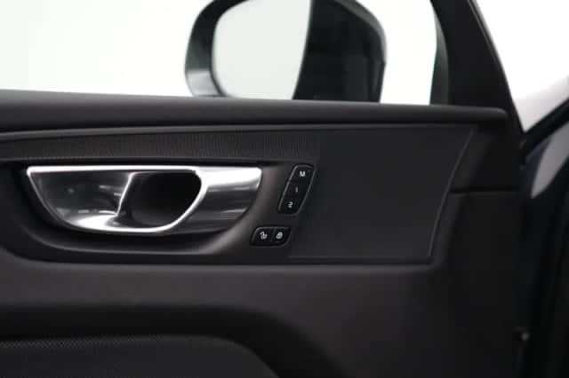 Volvo XC60 (2022) thumbnail 25