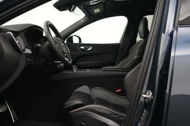 Volvo XC60 (2022) thumbnail 9