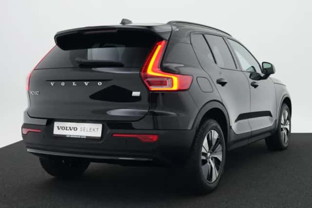 Volvo XC40 (2023) thumbnail 2
