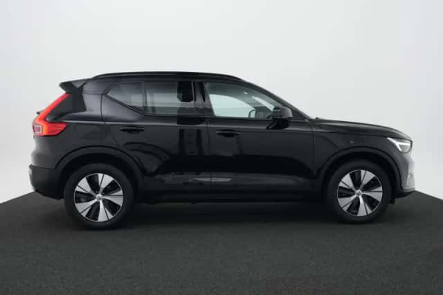 Volvo XC40 (2023) thumbnail 4