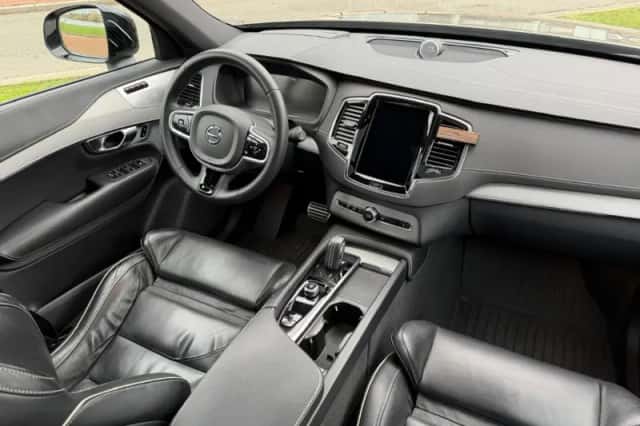 Volvo XC90 (2022) thumbnail 4