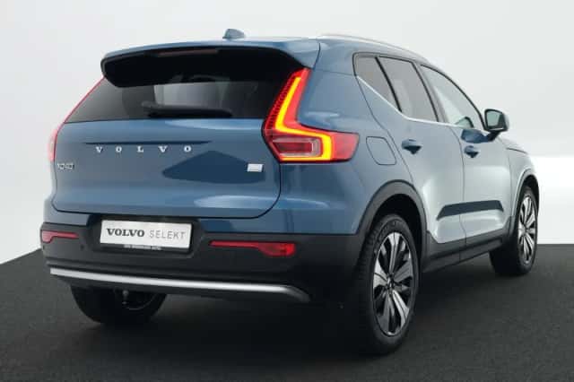 Volvo XC40 (2023) thumbnail 2