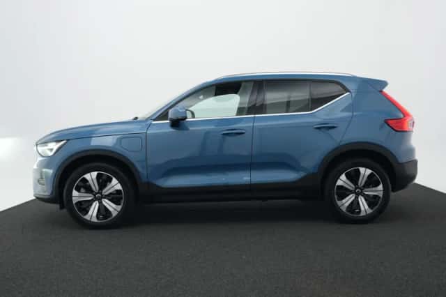 Volvo XC40 (2023) thumbnail 3