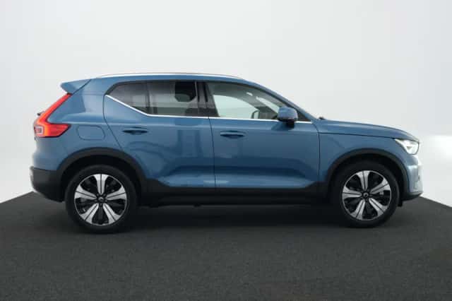 Volvo XC40 (2023) thumbnail 4