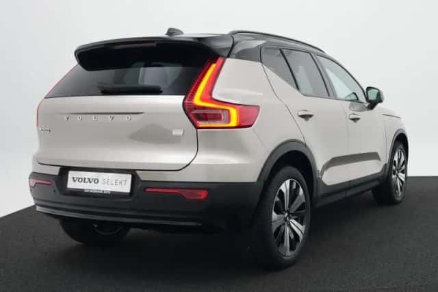 Volvo XC40 (2023) thumbnail 2