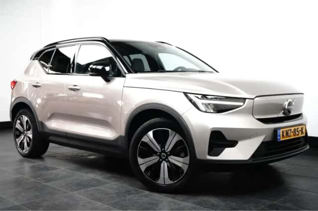 Volvo XC40 (2023) thumbnail 2