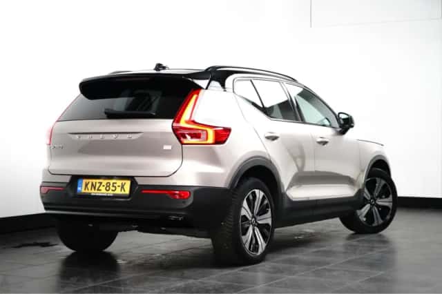 Volvo XC40 (2023) thumbnail 3