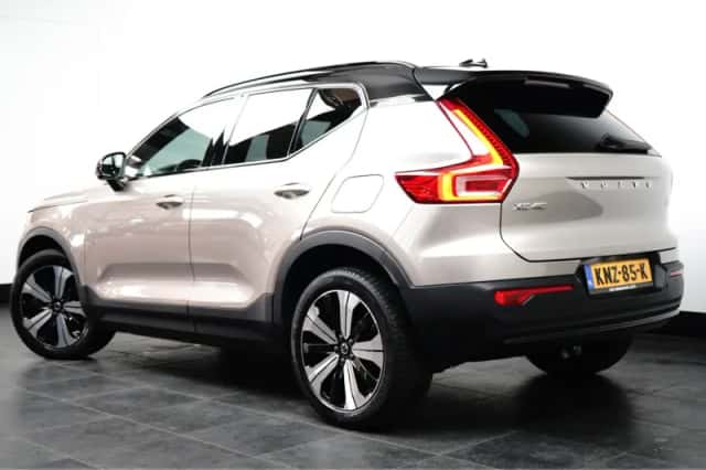 Volvo XC40 (2023) thumbnail 4