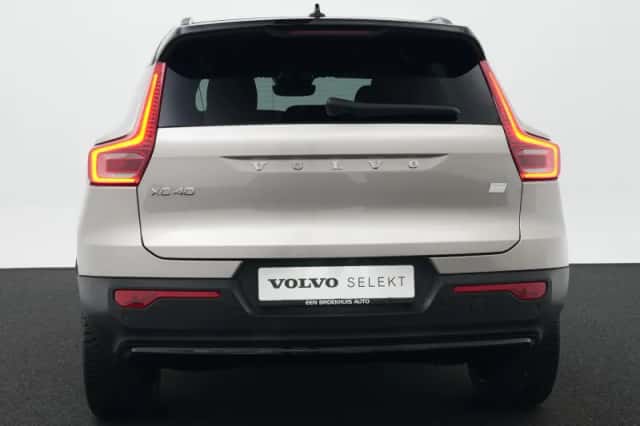 Volvo XC40 (2023) thumbnail 6