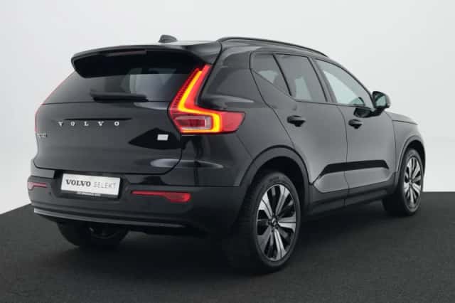 Volvo XC40 (2023) thumbnail 2