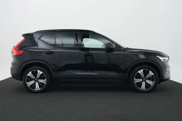 Volvo XC40 (2023) thumbnail 4