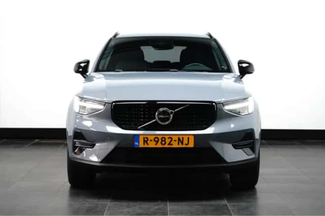 Volvo XC40 (2022) thumbnail 2