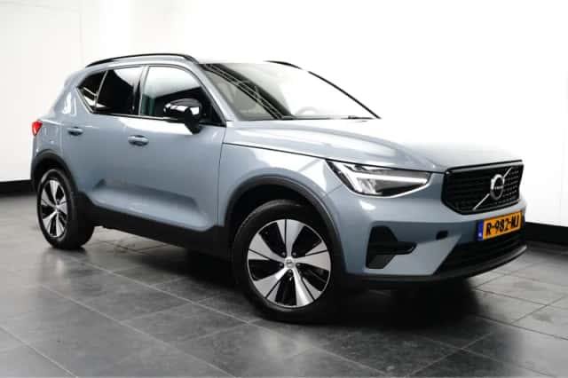 Volvo XC40 (2022) thumbnail 3