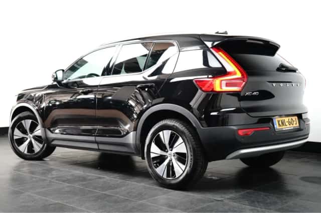 Volvo XC40 (2023) thumbnail 2
