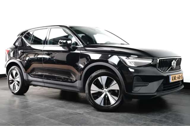 Volvo XC40 (2023) thumbnail 3