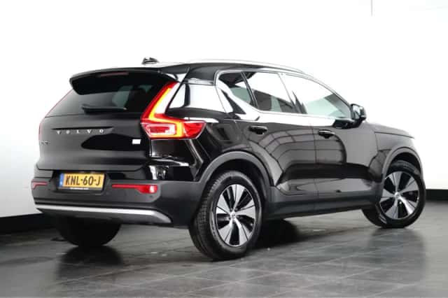 Volvo XC40 (2023) thumbnail 4