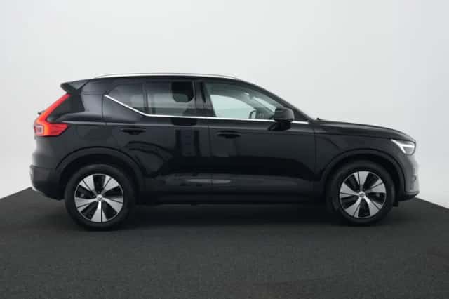 Volvo XC40 (2023) thumbnail 4