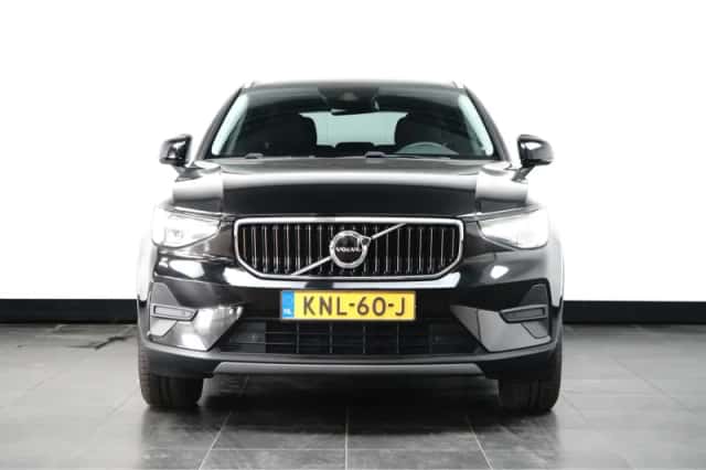 Volvo XC40 (2023) thumbnail 5
