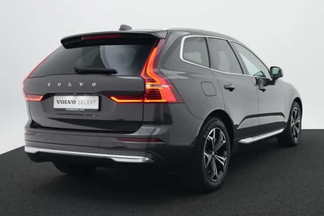 Volvo XC60 (2022) thumbnail 2