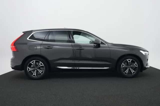 Volvo XC60 (2022) thumbnail 4