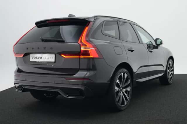 Volvo XC60 (2022) thumbnail 2