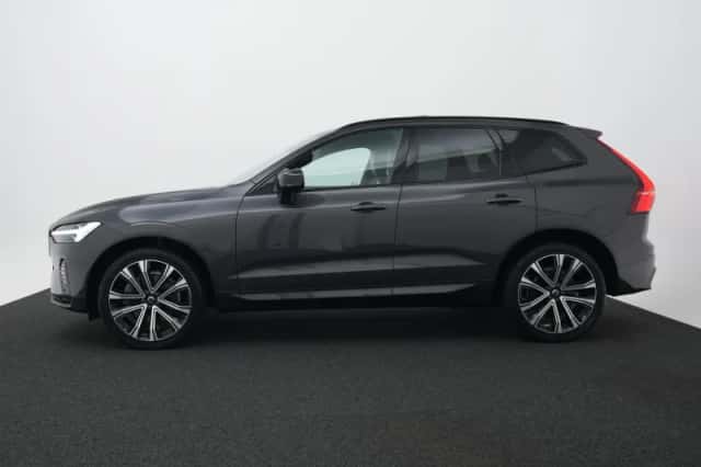 Volvo XC60 (2022) thumbnail 3