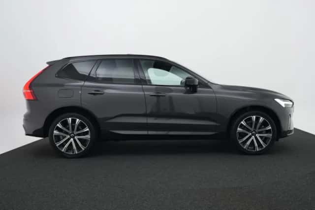 Volvo XC60 (2022) thumbnail 4