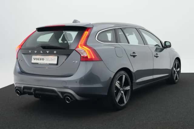 Volvo V60 (2016) thumbnail 2