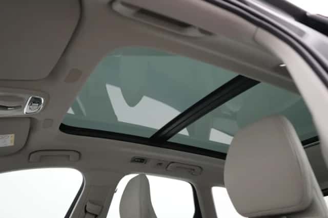 Volvo XC60 (2020) thumbnail 1