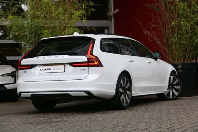 Volvo V90 (2024) thumbnail 2