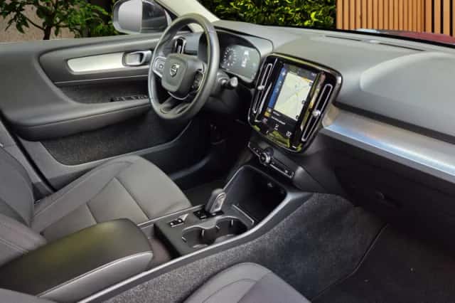 Volvo XC40 (2020) thumbnail 3