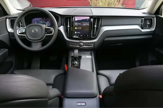 Volvo XC60 (2024) thumbnail 3