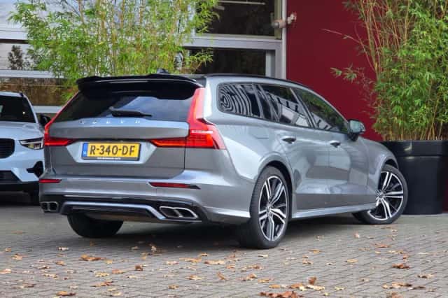 Volvo V60 (2021) thumbnail 2