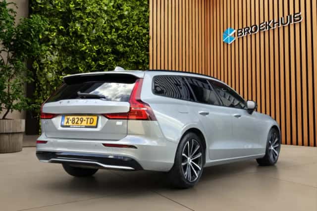 Volvo V60 (2024) thumbnail 2