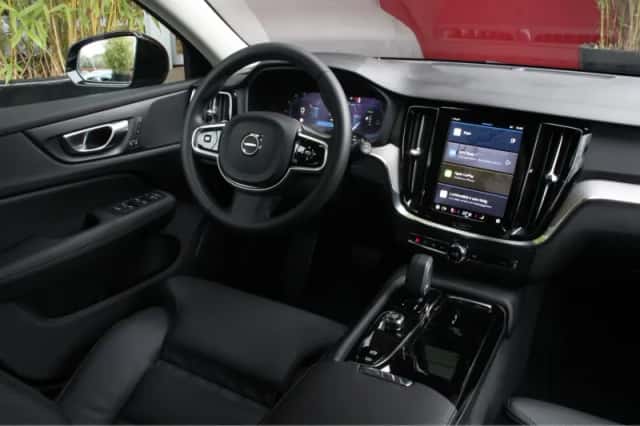 Volvo V60 (2024) thumbnail 3