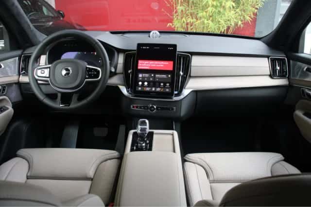 Volvo XC90 (2025) thumbnail 3