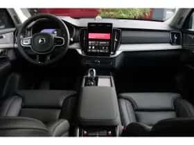 Volvo XC90 (2025) thumbnail 3