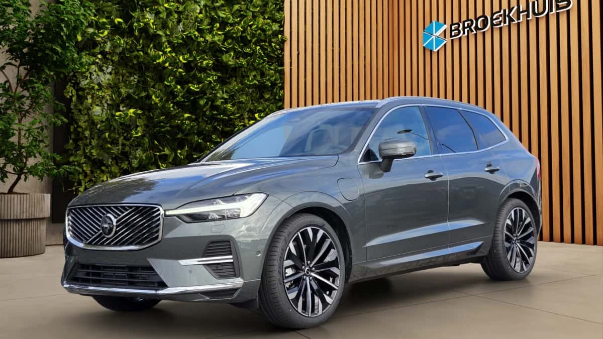 Volvo XC60 (2025) — foto 1