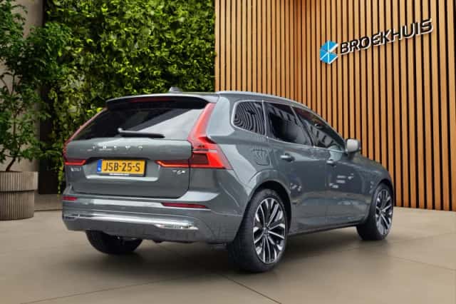 Volvo XC60 (2025) thumbnail 2