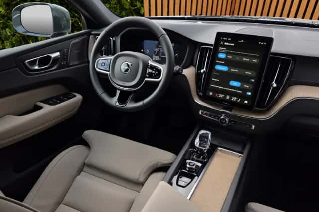 Volvo XC60 (2025) thumbnail 3