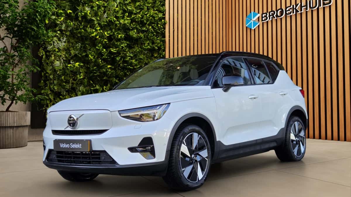 Volvo EX40 (2025) — foto 1