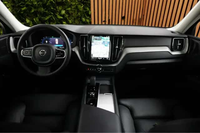 Volvo XC60 (2024) thumbnail 3