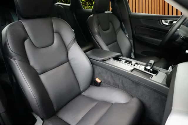 Volvo XC60 (2024) thumbnail 4