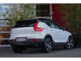 Volvo XC40 (2018) thumbnail 2